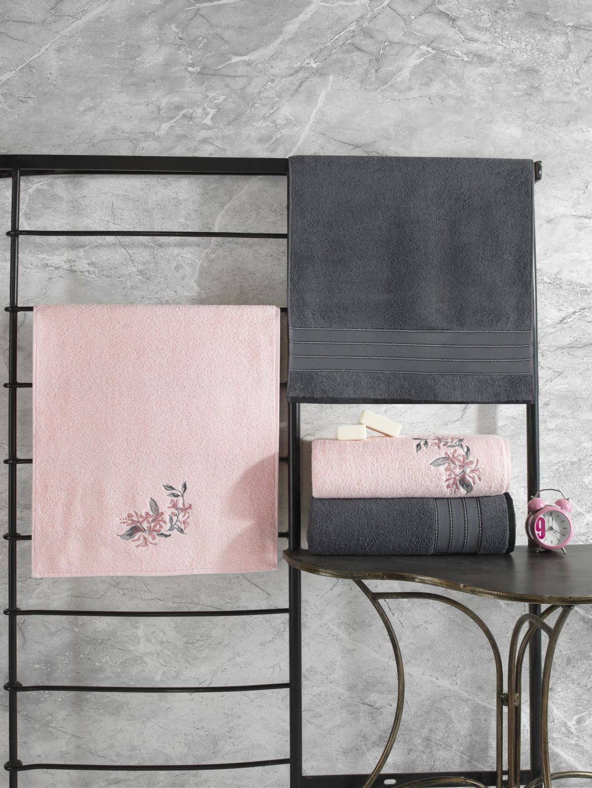 wp_id_29665_1776198269209 Cotton Box – Луксозен комплект кърпи Antrasit / Pembe (антрацит и нежно розово) – 4 части – 100% Памук - Image 1
