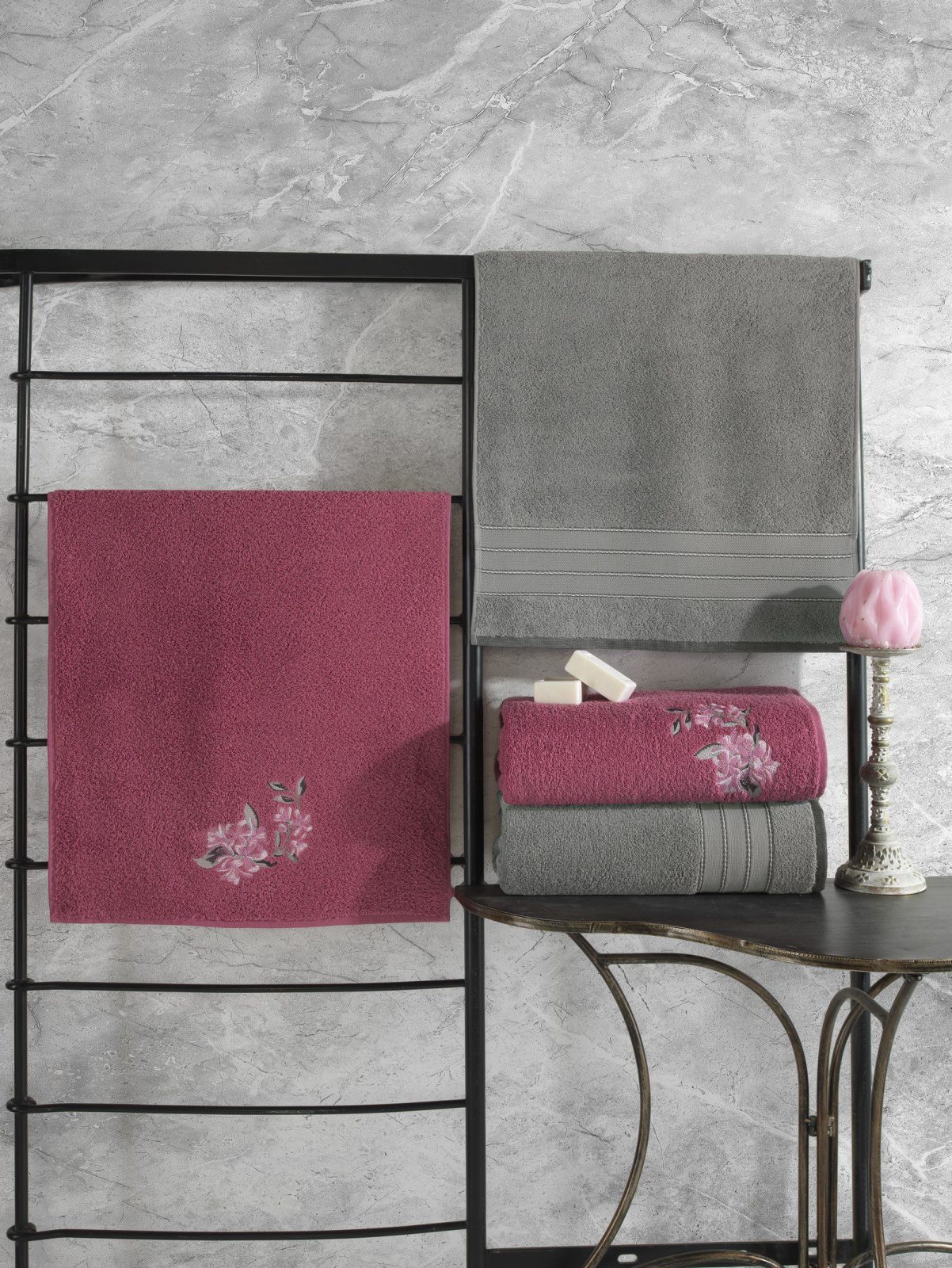 wp_id_29669_1776198269337 Cotton Box – Луксозен комплект кърпи Gri / Pembe (топло сиво-малиново-розов нюанс)– 4 части – 100% Памук - Image 1