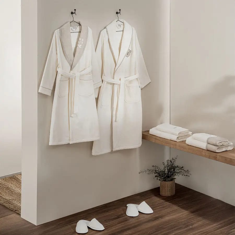wp_id_30857_1776198276457 Ecocotton „Ayliz“ Луксозен семеен комплект халати от 100% органичен памук – Крем – M/L – 8 части - Image 1