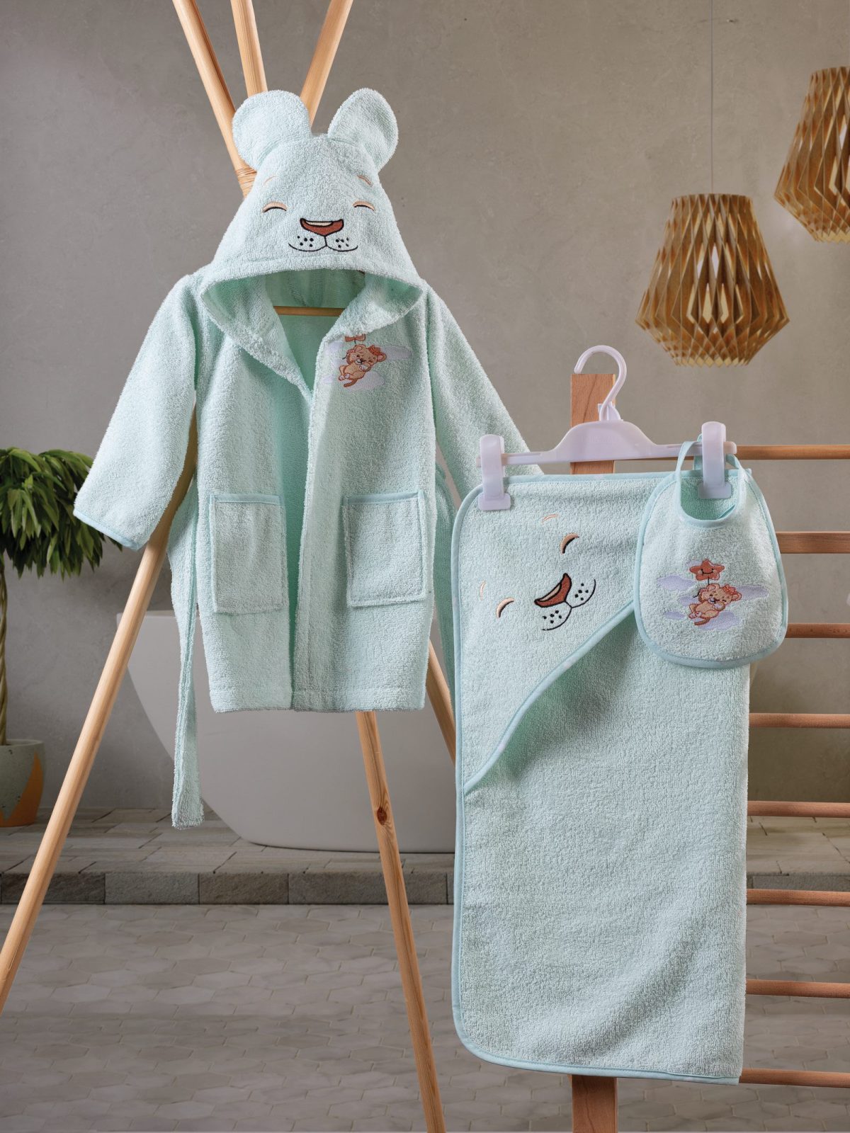 wp_id_31039_1776198279663 Cotton Box Бебешки комплект за баня „Aslan Mint“ 100% памук – 3 части - Image 1