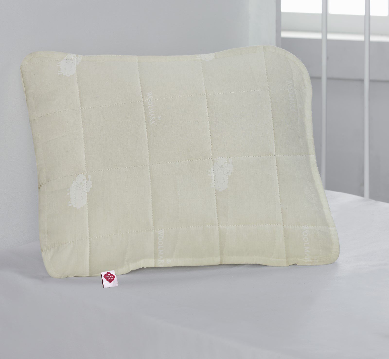 wp_id_31042_1776198279693 Cotton Box Бебешка вълнена възглавница Woolmark – 35×45 см - Image 1
